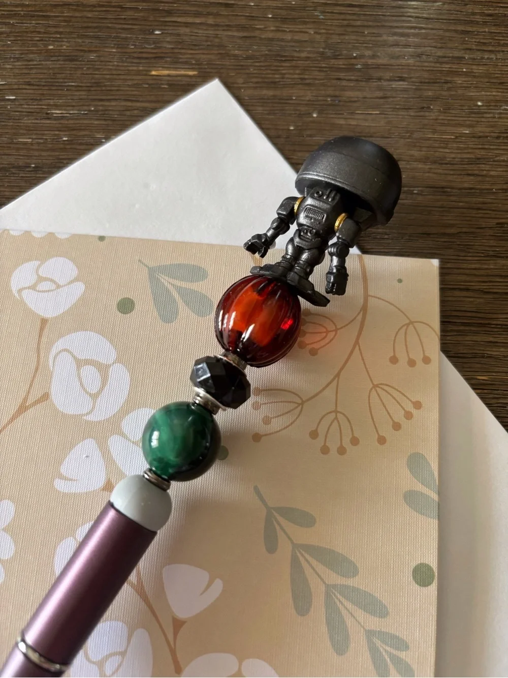 Disney Doorables: Star Wars: K-2S0 handmade beaded pen
